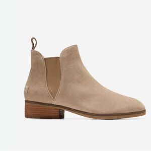 Cole Haan Laina Suede Chelsea Bootie Size 8 boots nubuck